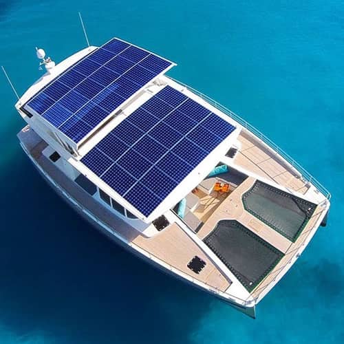 Sonnenkollektoren Segelboot