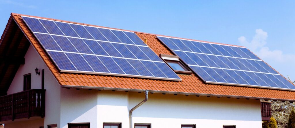 Merece la pena instalar placas solares